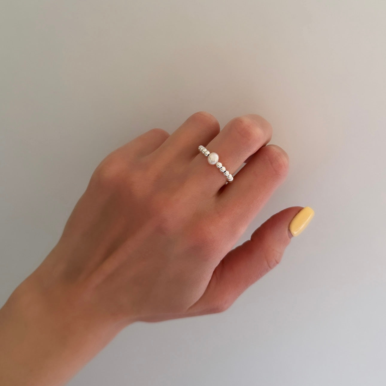 Simple pearl ring silver