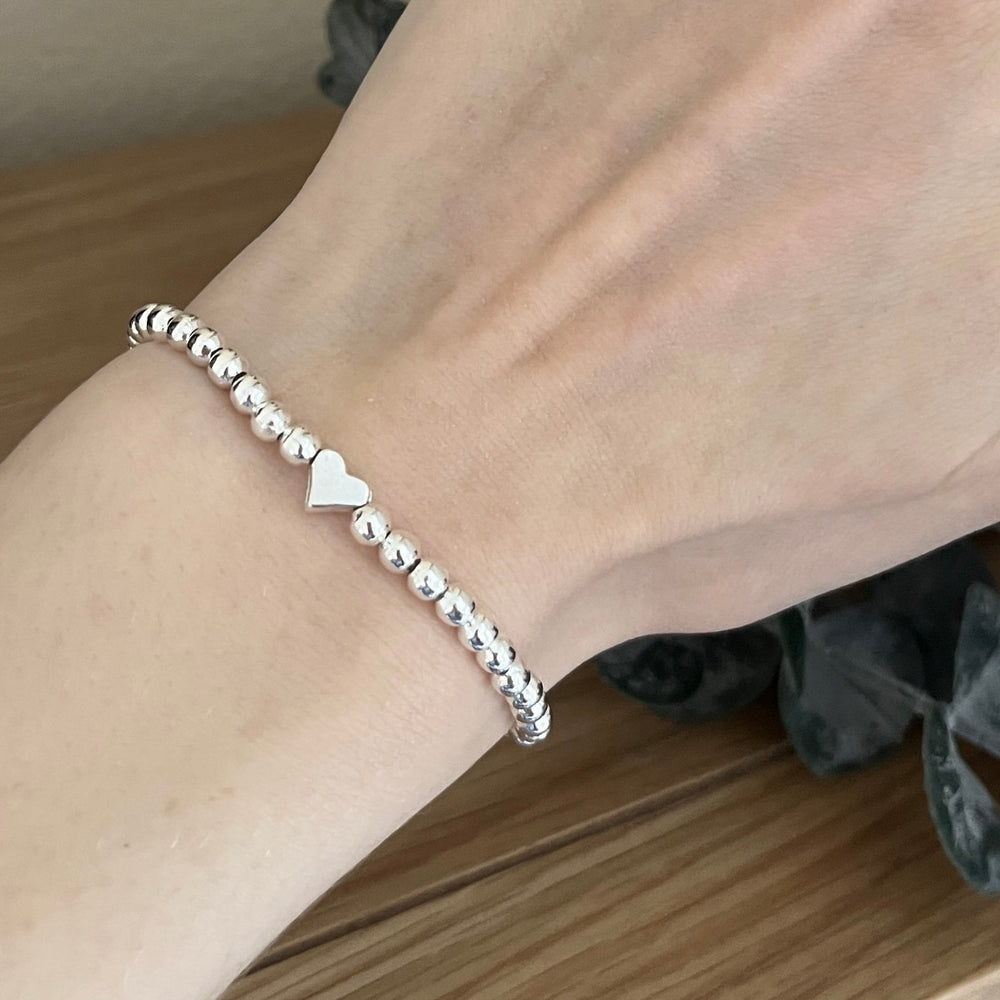 Simple silver heart bracelet