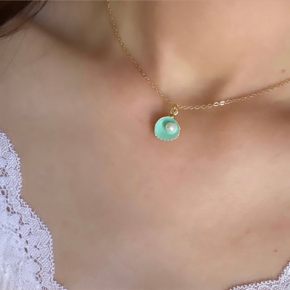 
                      
                        Gold plated oyster charm necklace - turquoise
                      
                    