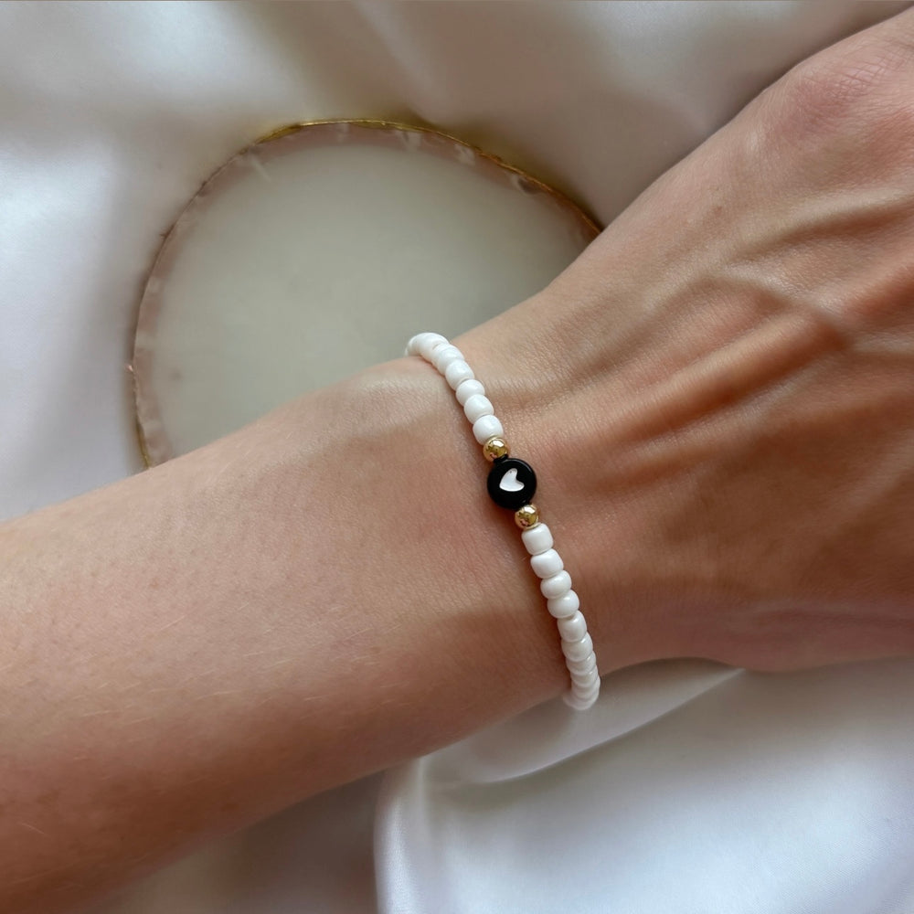 
                      
                        Simple heart stacking bracelet - pearl white
                      
                    