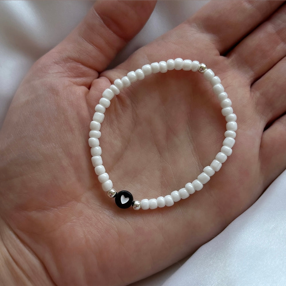 
                      
                        Simple heart stacking bracelet - pearl white
                      
                    