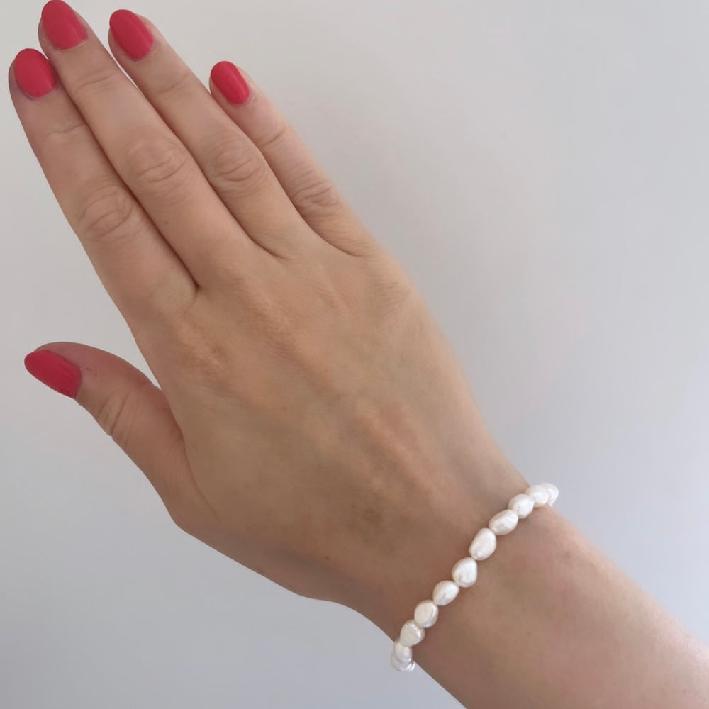 
                      
                        Classic pearl bracelet
                      
                    