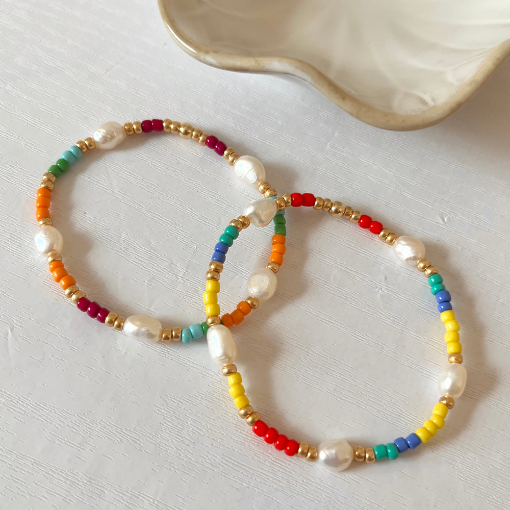 Colourful pearl and gold bracelet