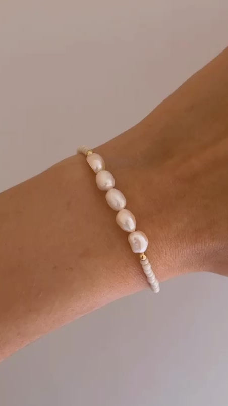 
                      
                        Load and play video in Gallery viewer, Pearlescent summer bracelet
                      
                    