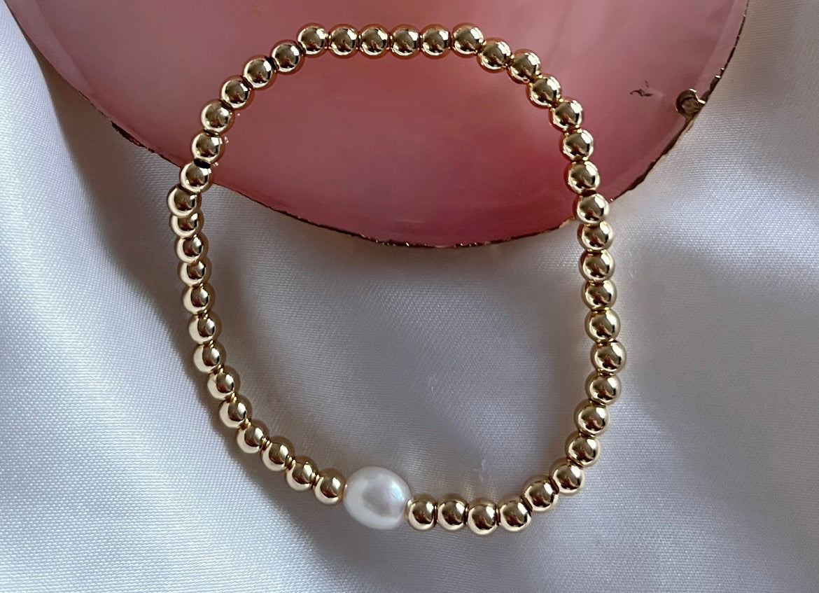 Simple pearl beaded bracelet