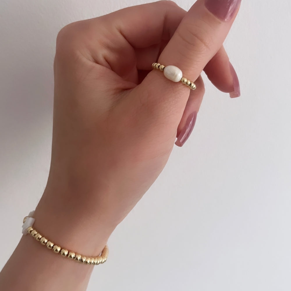 
                      
                        Simple pearl ring - gold - Positively Beaded
                      
                    