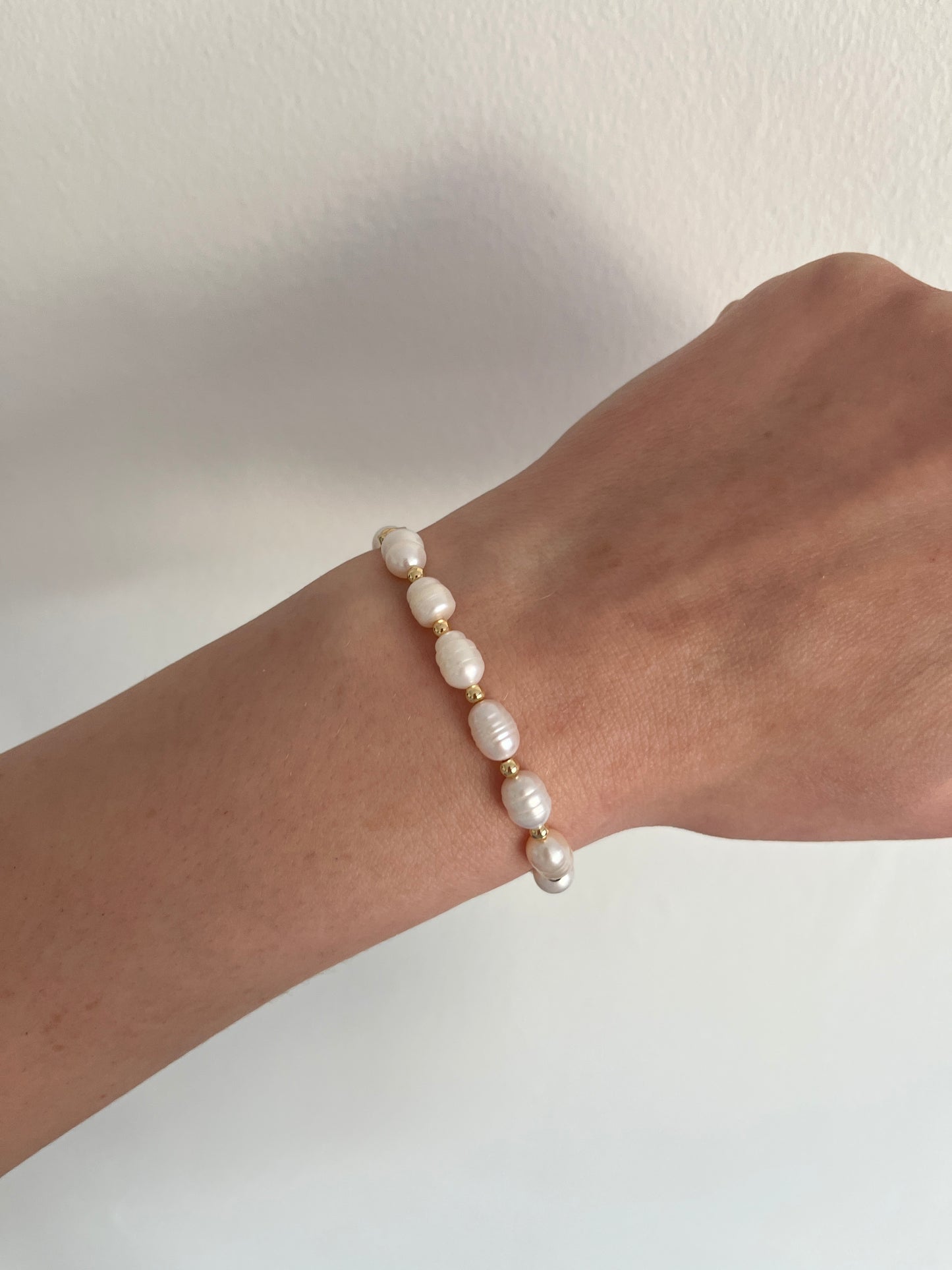 Beachy pearl beaded bracelet