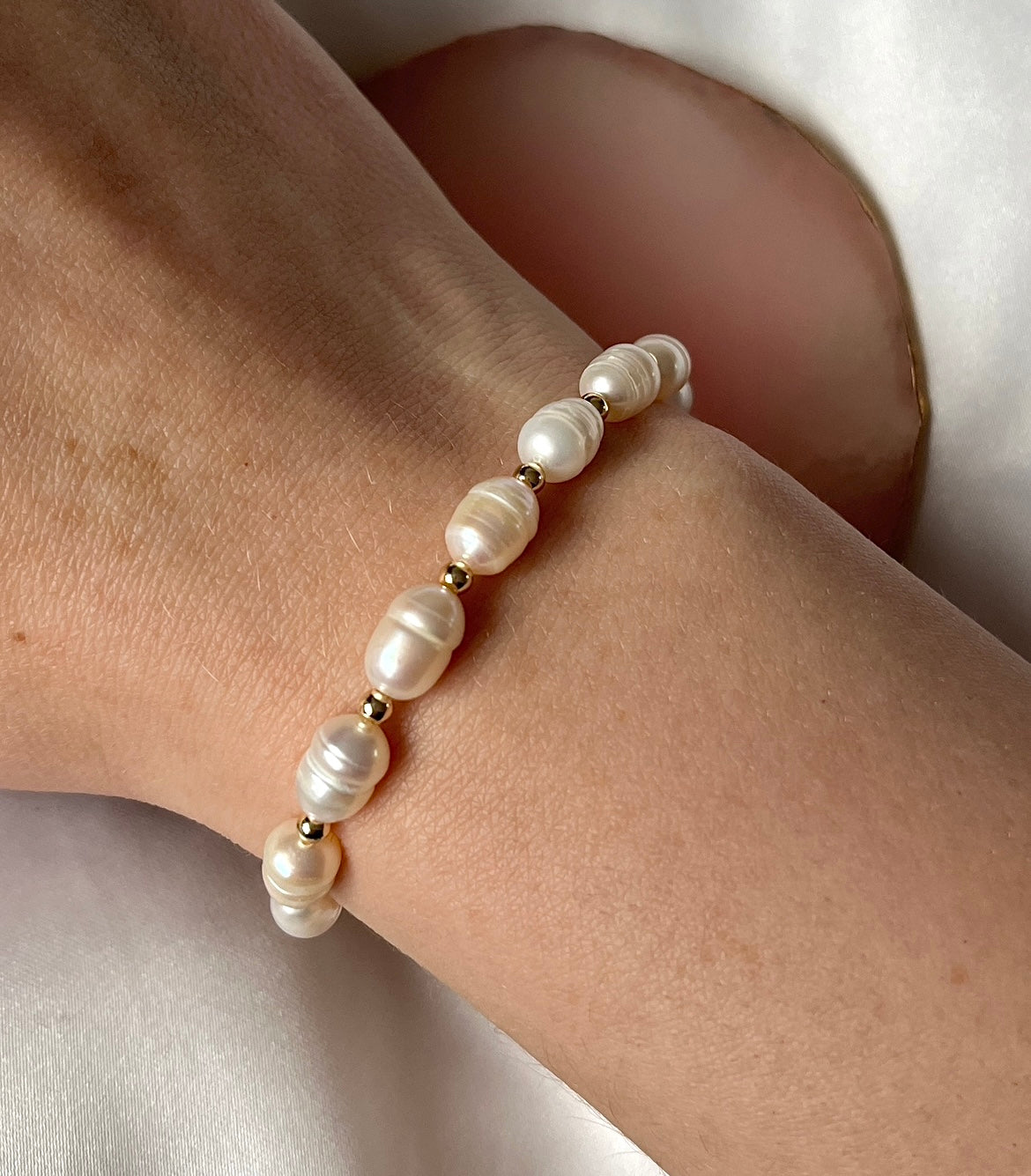 Elegant natural fresh water pearl bracelet(10mm), Women's Fashion, Jewelry  & Organisers, Bracelets on Carousell
